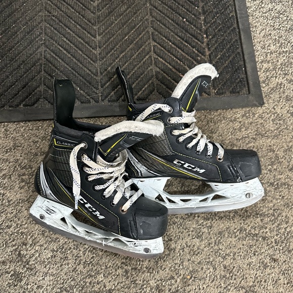 CCM youth skates! Bought new- wore for a year and half. Still lots of life left! - Picture 1 of 3